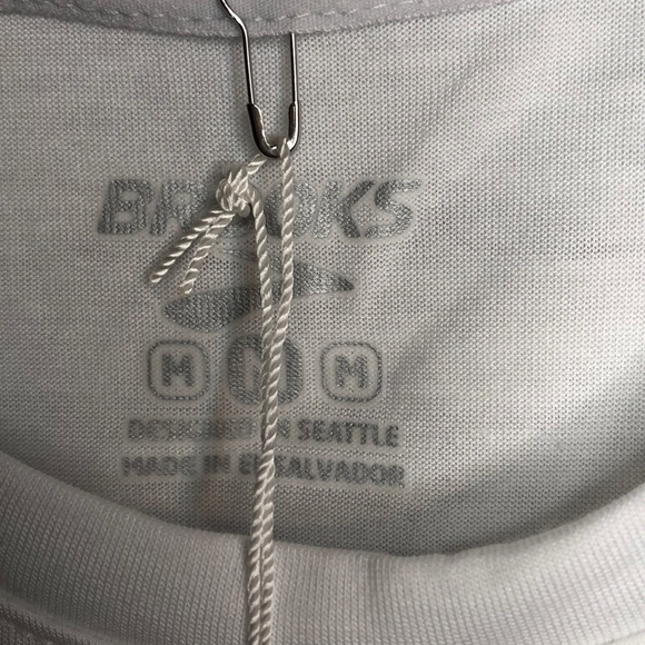 NWT Brooks Running Tee M International Women’s Day - Picture 6 of 11
